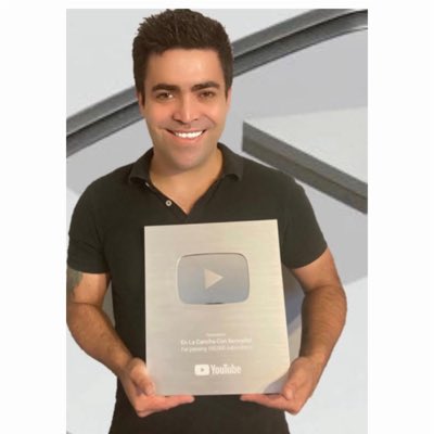 Bonvallet2023's tweet photo. #NuevaFotoDePerfil #Bonvallet 

Ya somos 121 K. Con perseverancia se consigue todo, vamos por el millón 💪 😎.  https://t.co/27POCgyERt https://t.co/X1r4gH0XGD