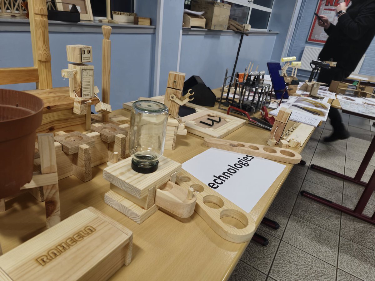 Miss.Wallace tweet media