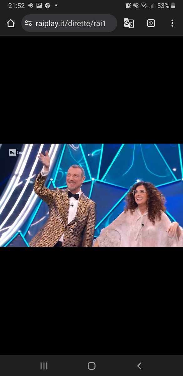 FDrepanum's tweet photo. La Mannino che saluta la curva sud a #Sanremo2024 che fa il pieno dalla #Sicilia https://t.co/uNTS0ACga4