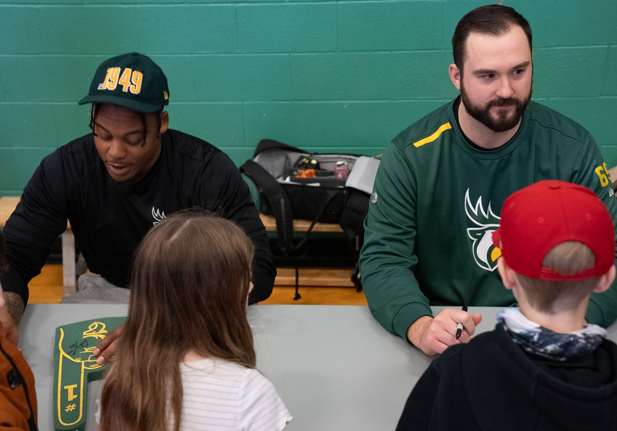 GoElks's tweet photo. Thank you to Lago Lindo school for hosting Elks players Nyles Morgan and Brett Boyko on Wednesday!
The duo spoke to their experiences as athletes and delivered the @TELUS End Bullying Program, which teaches online safety to local youth.
#OurTeamOurCity #GoElks #CFL #TELUSWise https://t.co/GRl0aIWx35