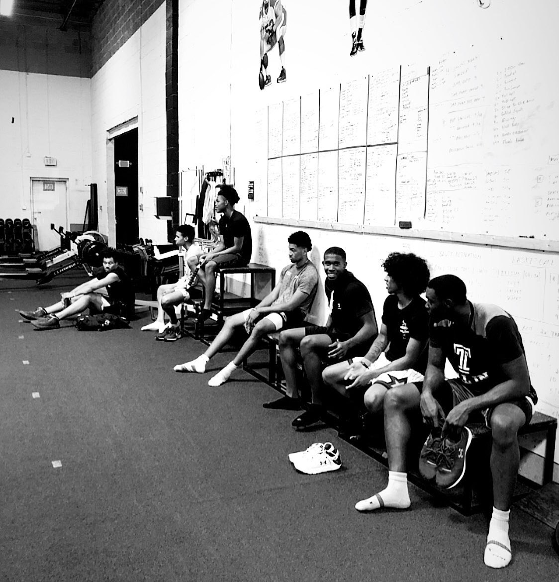 Came across this old photo today. These dudes always pressed: body work, skill work, pickup. 30+ hour weeks, every week.

The results:
💸3 Pros 
🏫 7/7 D-1 Scholarships
💭 And 3 still with a chance to play for bread. 

The hours never lie! 

<a href="/dc2998/">Dame</a> / <a href="/410D_/">Darryl Morsell</a> / <a href="/Dreperry22/">Dre Perry</a>