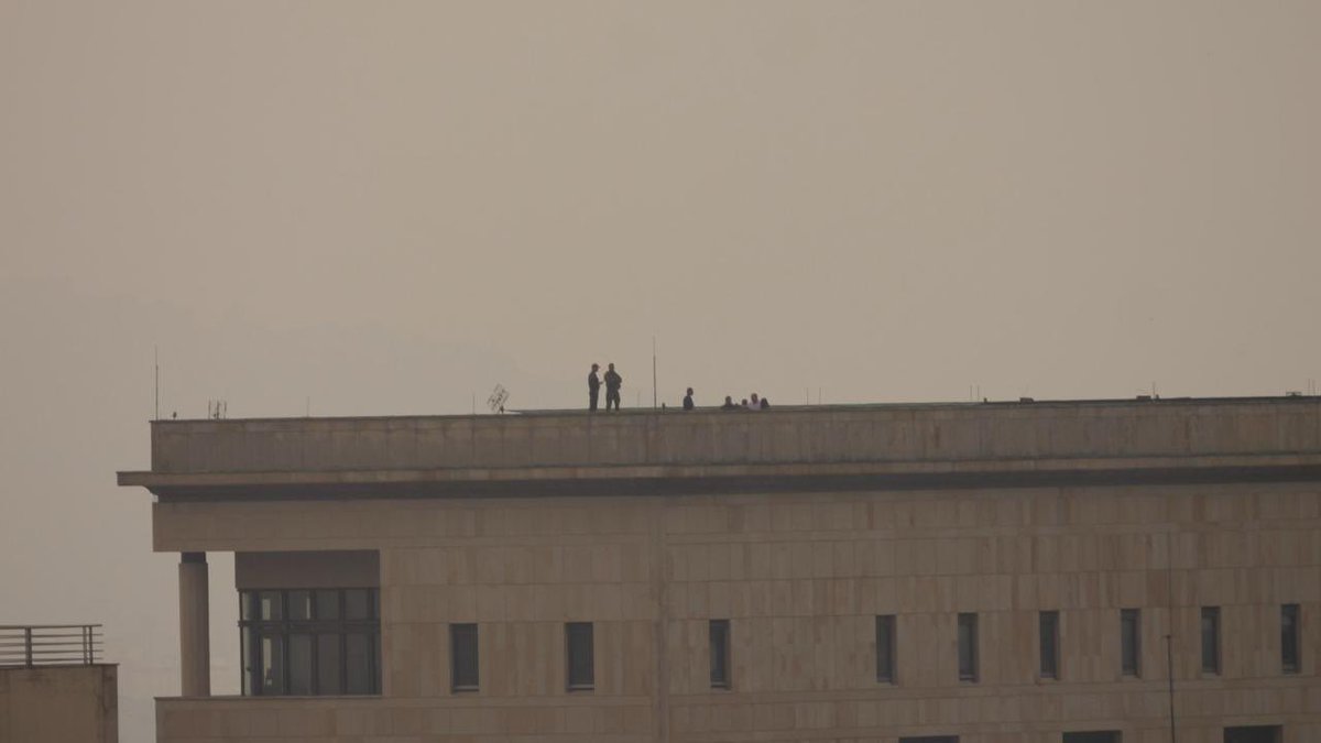 🟥GOLPE DE ESTADO EN COLOMBIA. El agitador y golpista Gustavo Petro debe ser encarcelado inmediatamente. Los magistrados de la corte ya tienen a su disposición helicptero para escapar de los terroristas #SOSColombia. ¿Apoyas la salida inmediata del narcotraficante?