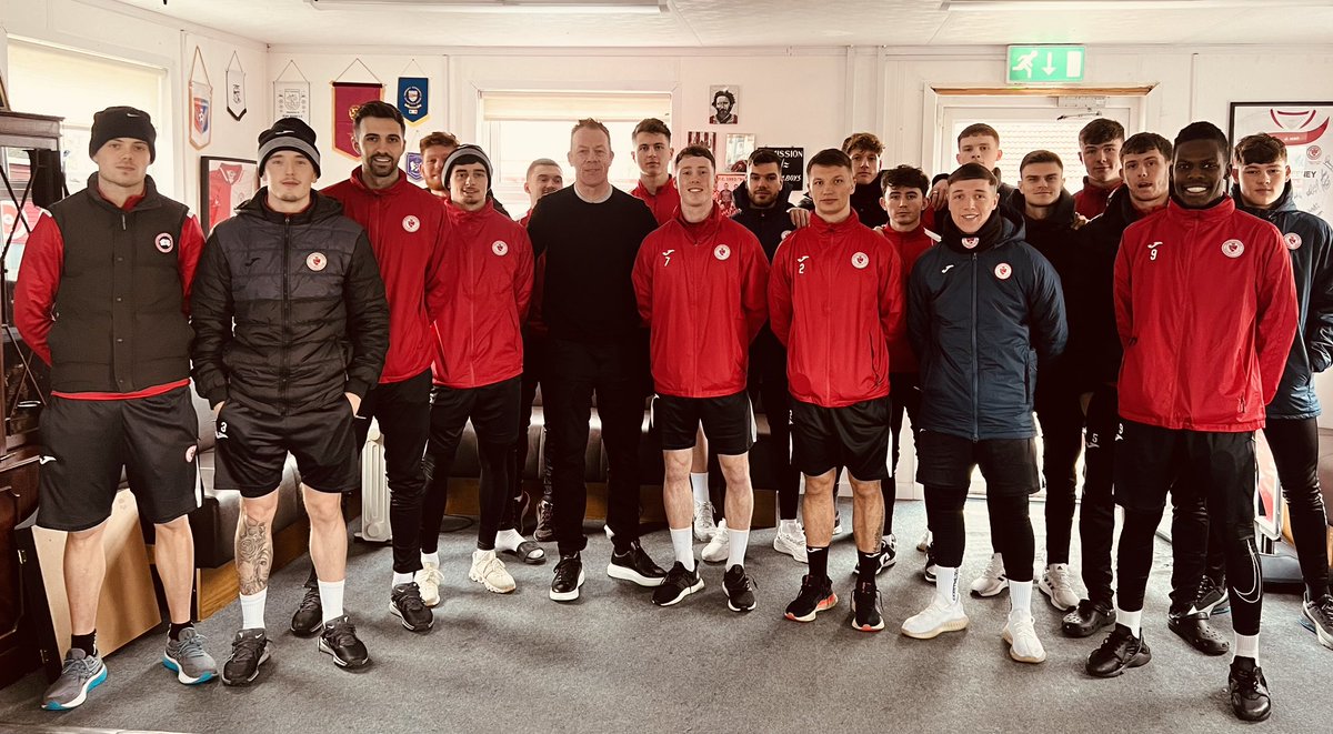 Great to meet @sligorovers squad today. Good feedback in relation to progression of the league and how we can work together to improve their working conditions. Best of luck to John his staff and everyone at the club ahead of next weeks big kick off.