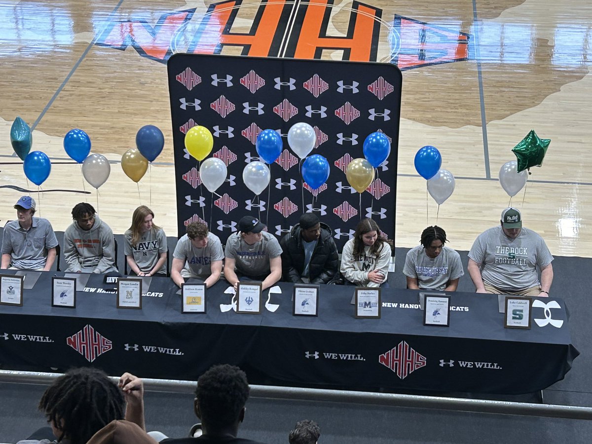 Congratulations to all of our signees today! Wishing you the best of luck in the future! 🧡🖤 <a href="/LukeCaldwell74/">Luke Caldwell</a> <a href="/WorthySean/">sean worthy</a>  <a href="/ZihiemG/">zihiem graham</a> <a href="/imbig_70/">Dom Howard</a>