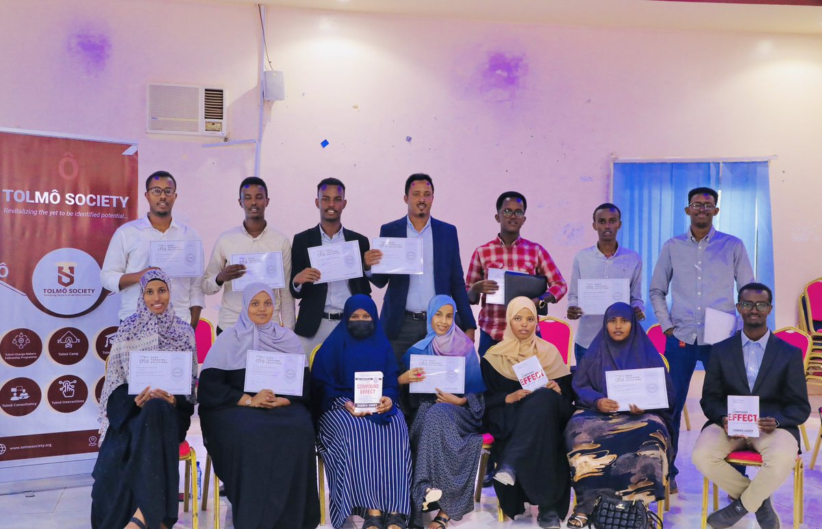 Dhowrkii bilood oo la soo dhaafay waxay fellows-keenu ay diyaariyeen koorsooyin kala duwan oo ku saabsan hogaaminta, gorgortanka, maamulidda mashaariicda, iyo hindisaha u adeegidda bulshada, oo ah ka dhigteen Jaamacadaha Cape Town, Jaamacadda Michigan , iyo Xarumaha Lin, &amp; DTS.