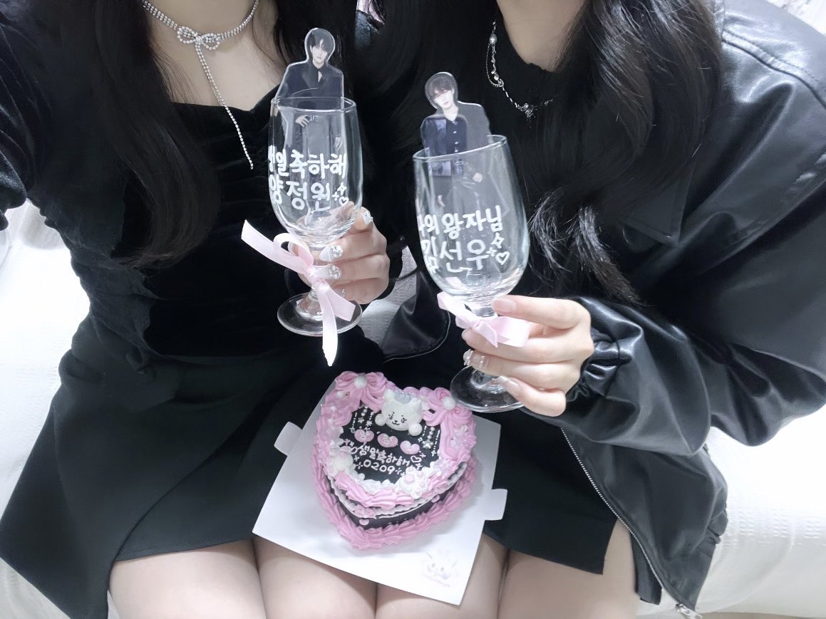_ynwon_29's tweet photo. 240209
             ·̩͙. ∧___∧ .·̩͙
              ꒰ ྀི⸝⸝ɞ̴̶̷ ·̮ ɞ̴̶̷ ⸝⸝꒱
   ┏━♡━ U U━♡━┓
  ♡ 정원오빠 생일 축하해 ♡
   ┗━♡━━━━♡━┛

앞으로도 나의 우주 제일의 아이돌✧ ˖˚˳⊹ 

#HAPPY_JUNGWON_DAY
#엔진의_가든_정원이의_날_레쭈고
#세고최계_냥리더_생일축하해 https://t.co/Jpr5YxJvpt