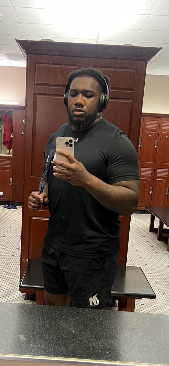 Sean_m0rris's tweet photo. May graduate defensive tackle with 2 years of eligibility looking to find a home by summer. Film below⬇️ https://t.co/oEMcLHjLBX