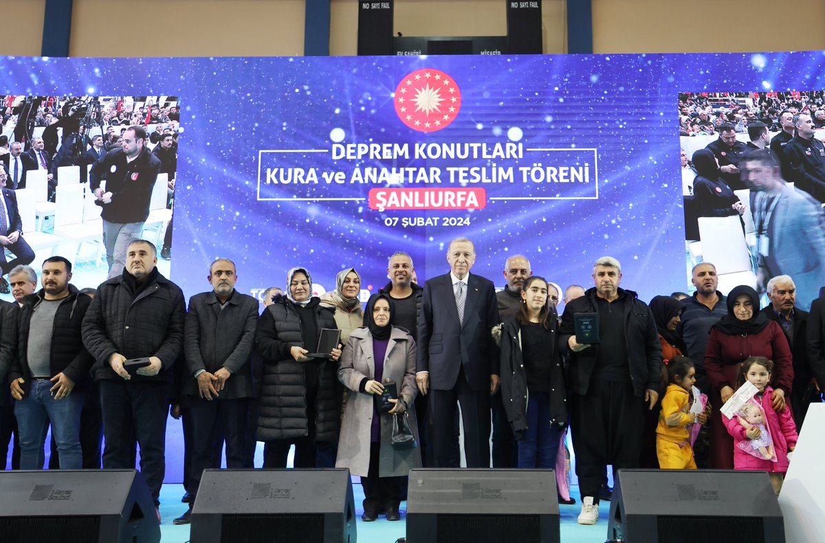 Deprem bölgesinde yaşayan, depremden etkilenen vatandaşlarımızın bize, hükûmetimize ve ittifakımıza olan inancını ve güvenini Allah’ın izniyle boşa çıkarmayacağız. 

Deprem bölgesindeki kardeşlerimizle bir araya gelerek inşası tamamlanan konutları kendilerine teslim ediyoruz.