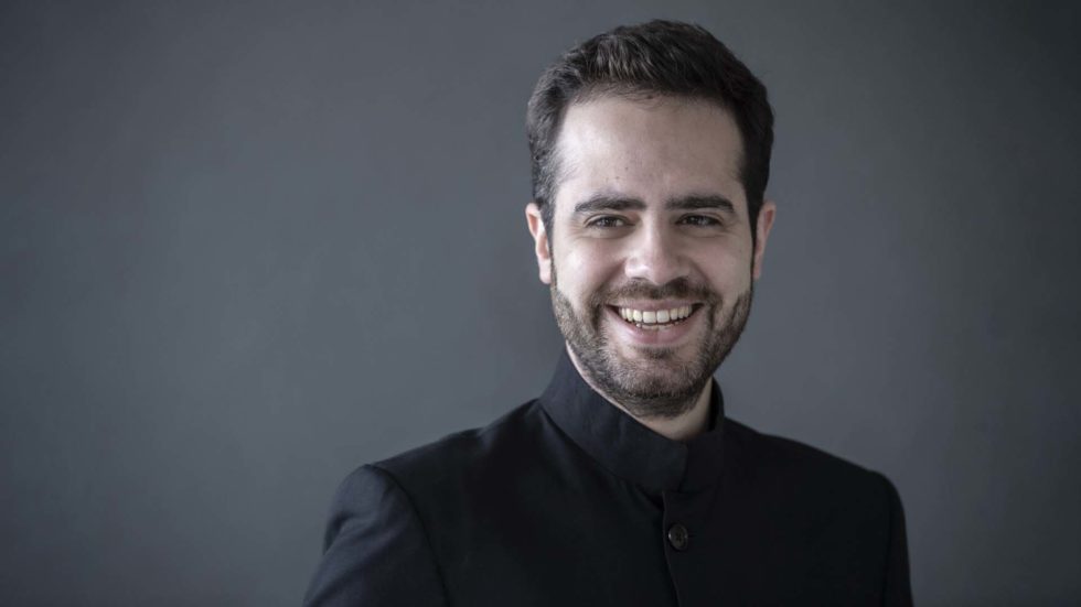 Following his success last summer at the BBC Proms, Salzburg Festival and Berlin Musikfest, @dinispsousa will return to conduct the complete Beethoven Symphonies with the @mco_london in London and Paris in May 2024. imga.pro/3UzwQL4