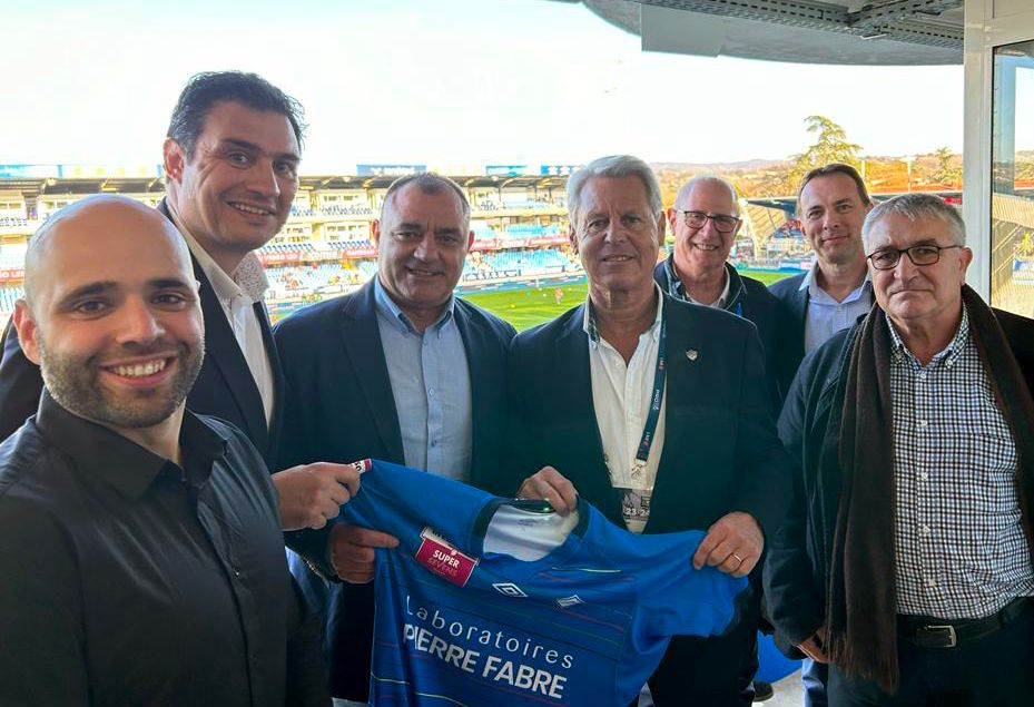 buc1929's tweet photo. 🗞️ NOTÍCIA 🗞️

El 27 de gener, en ocasió del partit del Top14 entre @CastresRugby vs. Clermont, una representació del BUC, van ser rebuts pel president de l'Associació.

Contents amb aquest acostament, ja que se signarà pròximament un acord entre els dos clubs.

#SOMBUC https://t.co/pC1sDDEIok