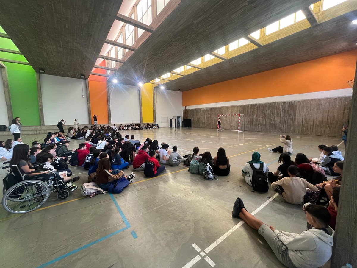 IES_MARINA's tweet photo. #SemanaCultural2024 Gran éxito de nuestro II certamen de moda reciclada de la mano de nuestro ex alumno Michael. ¡¡✨️Felicidades a todos los participantes!!♻️ #innovAS #sostenibilidad @EducacionCan @EducacionLL https://t.co/GweDeGEaEo