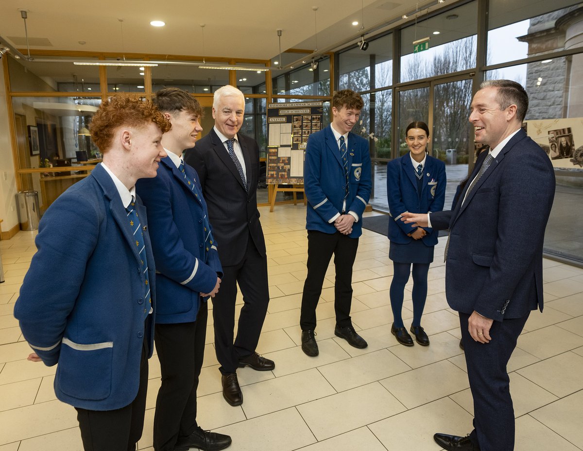 Education Minister @paulgivan has visited @rathmoretweets and Glenwood PS for his first official events since taking up his new role. He met Principals Dr Arthur Donnelly and Wesley Wright along with staff, pupils and BoGs. More: education-ni.gov.uk/news/minister-…