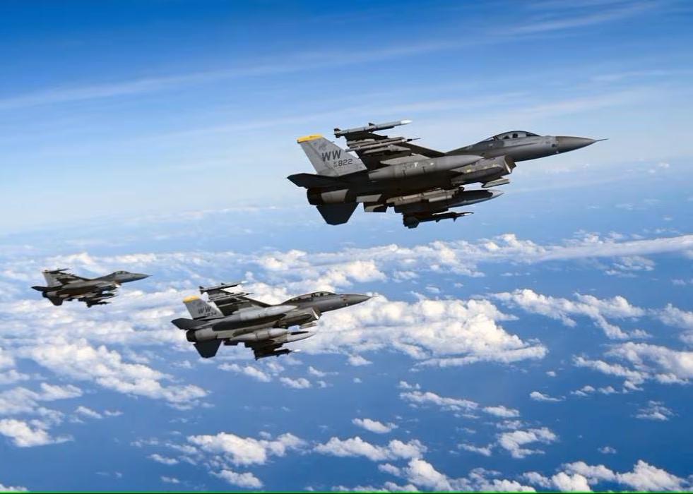 turdefcom's tweet photo. 🇺🇸🇹🇷TuRAF Goes for Northrop Grumman's IVEWS E/W Systems
Turkish Air Force chooses Northrop Grumman's AN/ALQ-257 Integrated Viper Electronic Warfare Suite (IVEWS) for Turkish f-16s.
#modernisation #turaf #IVEWS #electronic #warfare @northropgrumman https://t.co/yGOV5LwR5X https://t.co/z9sIBJvJmj