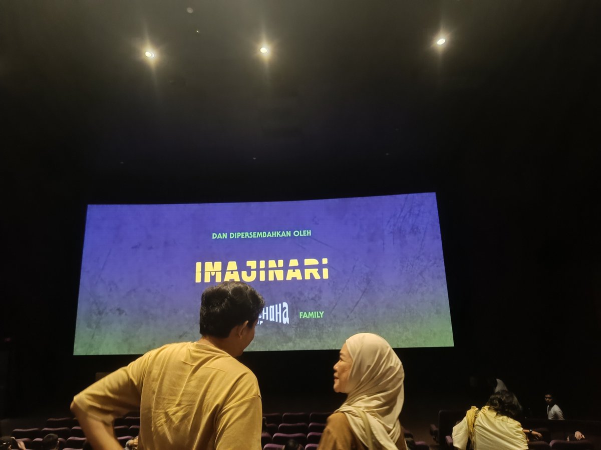 Gondut_'s tweet photo. Film Agak Laen bahkan bisa bikin nyokap gue gak berhenti ngebahas dan tetap ketawa ngakak pas di perjalanan pulang

belom sampe rumah, nyokap dan adek² gue udah ngajak pengen nonton lagi! 

Tanggung jawab woi ketuaaa @txtagaklaen @bene_dion @OkiRengga33 @indrajegel_ @borisbokir ! https://t.co/SqoACRexAE