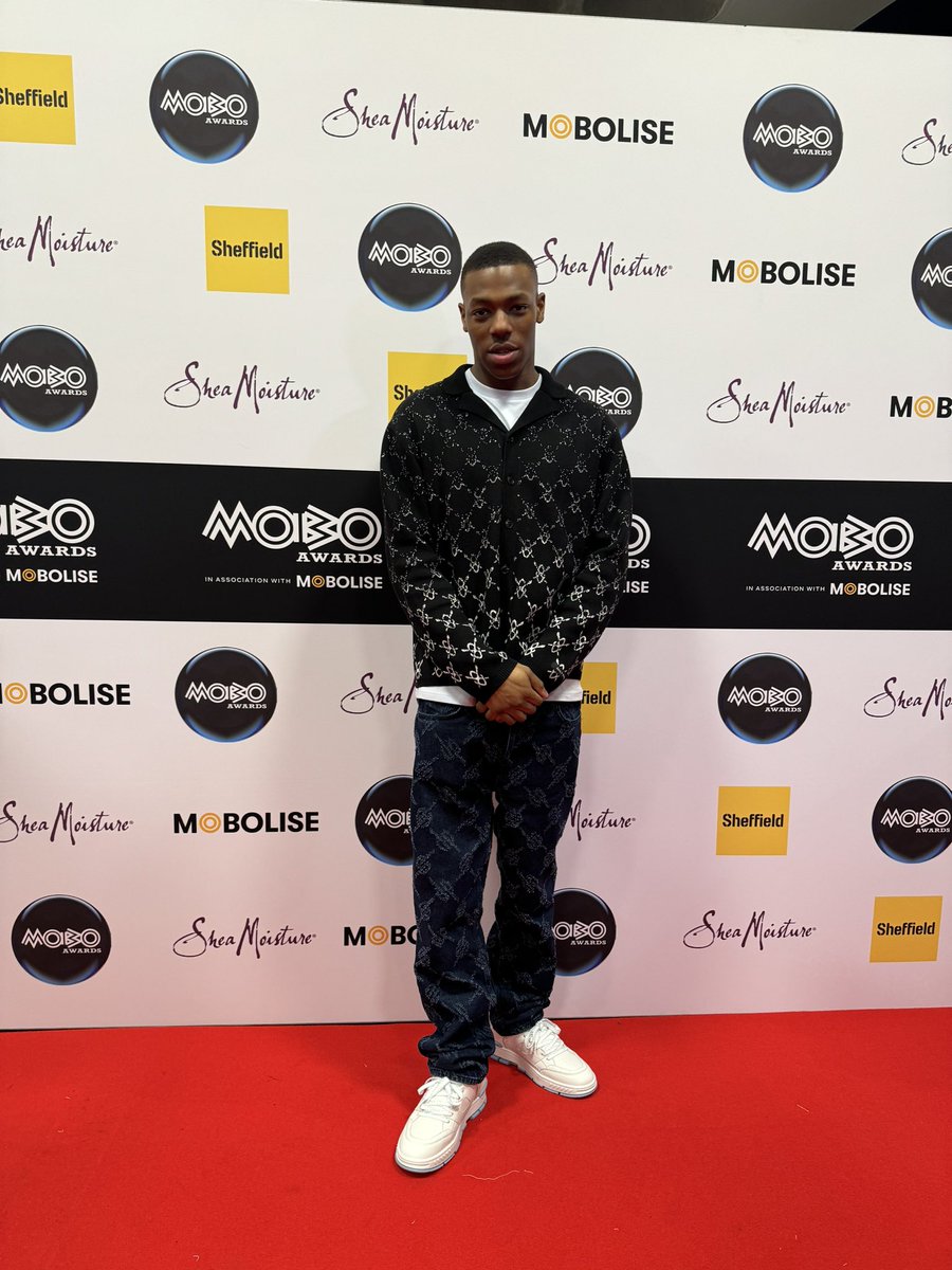 ArtisticDuppy's tweet photo. #MOBOAwards https://t.co/7t2yJoXjfC