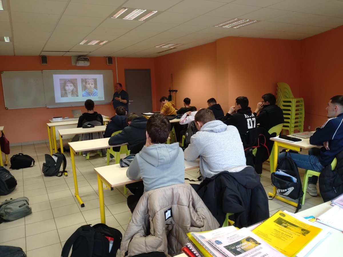 Intervention a la #MFR #CFA #Chemillé de @acvs49 auprès des #CAP #agricoje 1ère année, sur les violences scolaires, les discriminations et le harcèlement. L’occasion d’ échanges, de questionnements sur nos propres comportements, réactions et représentations.  @mfr_maine_et_loire