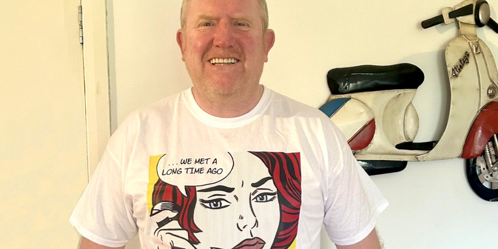 Meet Bobby Wotherspoon, one of Ayrshire's finest. Loved his Night Design tee and sent us a happy picture. Be like Spun...let's see your tees! nightdesign.uk/products/the-j… #NightDesign #RetroMusicTees #TheJam #GirlOnThePhone
