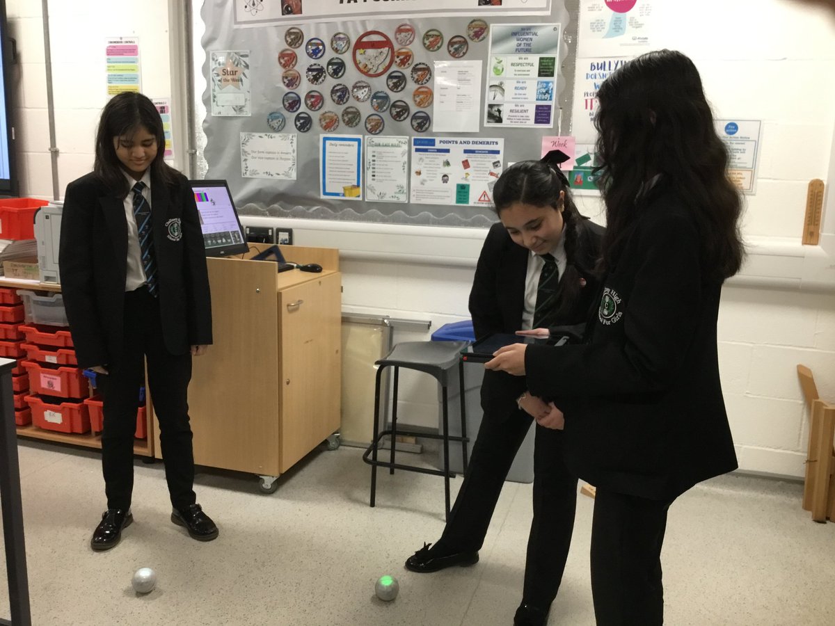 CHSGcreativeart's tweet photo. Year 7s extended their electronics and control learning today by 'playing' with the Spheros. https://t.co/NN14GSZWhT