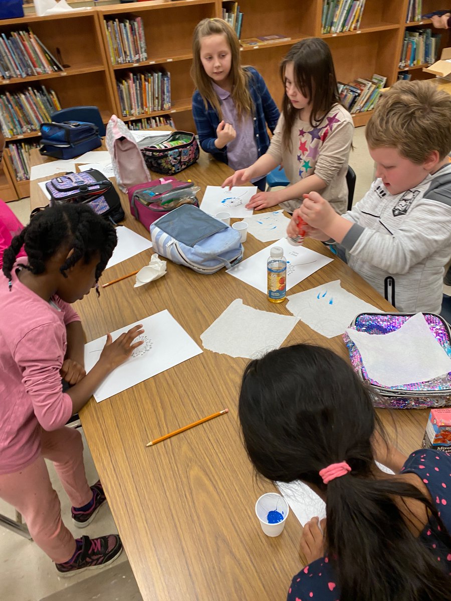 CommGators's tweet photo. Art Club started back up today with finger painting! @Glade_Gators @MsAwender https://t.co/LiEw2GcE3Y