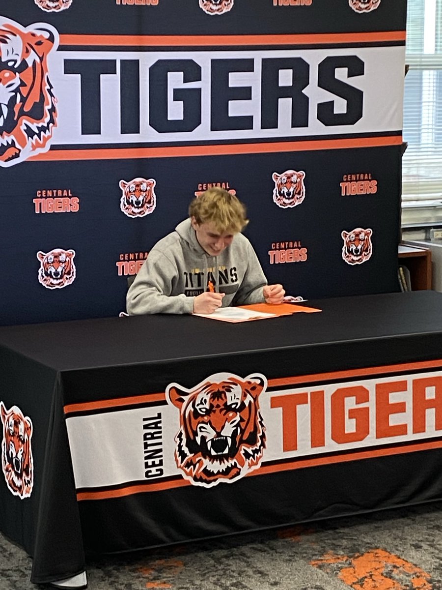 Coach Stanger tweet media