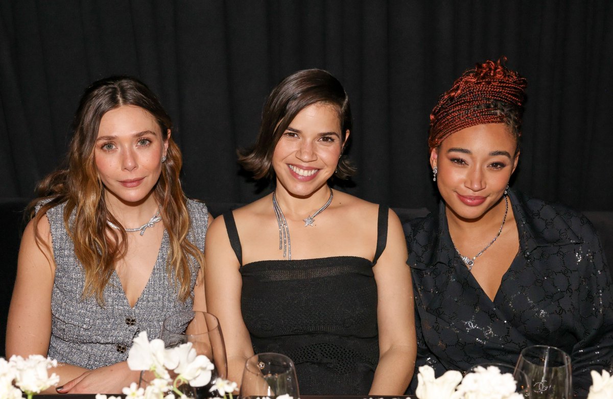 eobrphotos's tweet photo. Elizabeth Olsen no jantar promovido pela CHANEL na noite passada em New York.

📸 Confira: https://t.co/0D9DMOcQSn https://t.co/ZJJVLOiRwN
