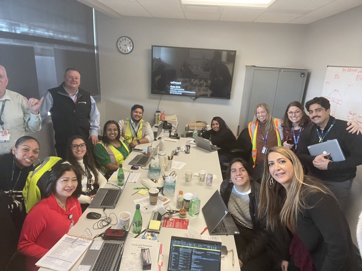 Team meeting in PHX to welcome @Scott13138104, CBO collaborating with station leadership, RP and Business Office! @megan_carey21 @KevinKeado @GBieloszabski @espresso613 @jacquikey @weareunited