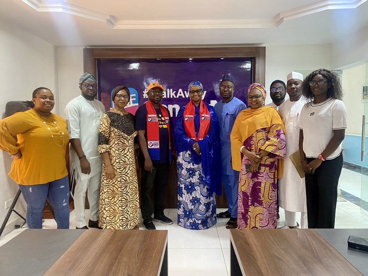 MedicaidcfP's tweet photo. A heartfelt congratulations to our inspiring CEO, Dr. Zainab Shinkafi Bagudu, on receiving a prestigious Life Membership from the Nigerian Cancer Society @NigCancer_NCS ! 🏅 

Your unwavering dedication to the fight against cancer has made a lasting impact, and this honor is truly well-deserved. Your leadership continues to inspire us all. 

Here's to making strides in the battle against cancer! 🎗️ 

#Congratulations #LifeMembership #CancerAwareness #medicaidcancerfoundation
