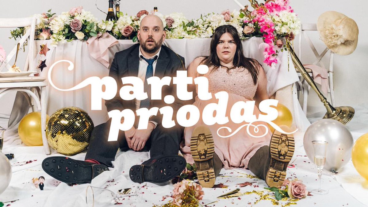 TheatrCymru's tweet photo. Siwtiau gorau โmlaen; maeโn amser Parti Priodas...
Yn dilyn llwyddiant ysgubol yn yr @eisteddfod, mae comedi arbennig @Gruffudd_Owen yn รดl, gyda @maredllywelyn a @markhenrydavies yn dychwelyd dan gyfarwyddyd @steff_donnelly
Ymunwch รข ni i godi gwydraid ym mharti y flwyddynโจ https://t.co/YrIdereVSY