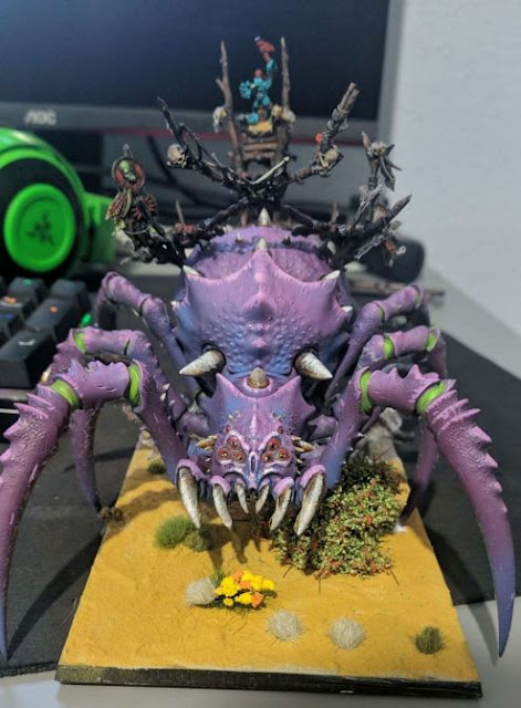 CordoLegendario's tweet photo. Ya casi terminamos la semana laboral, acompañemos el jueves con algo de trasfondo de #WarhammerFantasy. Hoy de hecho aparece una prima de Matilda, ya que Spike se trajo al #VTorneo Leyendas en Miniatura los dos pilares de todo whaagh: Aracnarok y snotling

https://t.co/rtaa2CukbY https://t.co/ZcXy4oR4sK