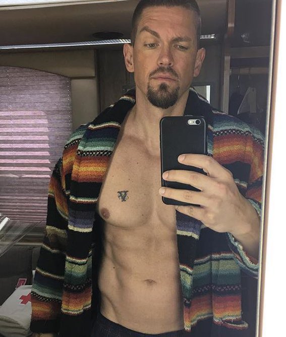 ChrisObsessions's tweet photo. I need his big thick cock to destroy my holes daily!! 🥵💦 https://t.co/EbpMUWTKXO