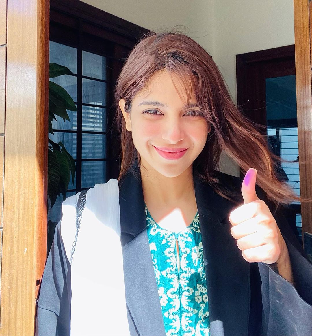 CityMagazinepk's tweet photo. Every vote counts! Sonya Hussyn shows off his inked finger, reminding us that our voices matter. Let's make our choices heard. ️✨ #ElectionDay #EmpoweredCitizen #sonyahussyn

#CityMagazine #Elections2024 #pakistanelections2024 #VoteYourVoice https://t.co/3mq9nUmuz8