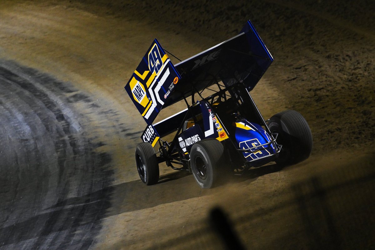 𝙍𝘼𝘾𝙀 𝘿𝘼𝙔! 🏁 The boss made some strong gains last night and is hungry for more! 📍 @VolusiaSpeedway 📺 @dirtvision at 5 pm ET 🔵 @bradsweetracing | @NAPARacing | @theNAPAnetwork | Maxima Racing Oils 🟢 @kaseykahne | @CurbRecords | @factorykahne | Brumos Collection