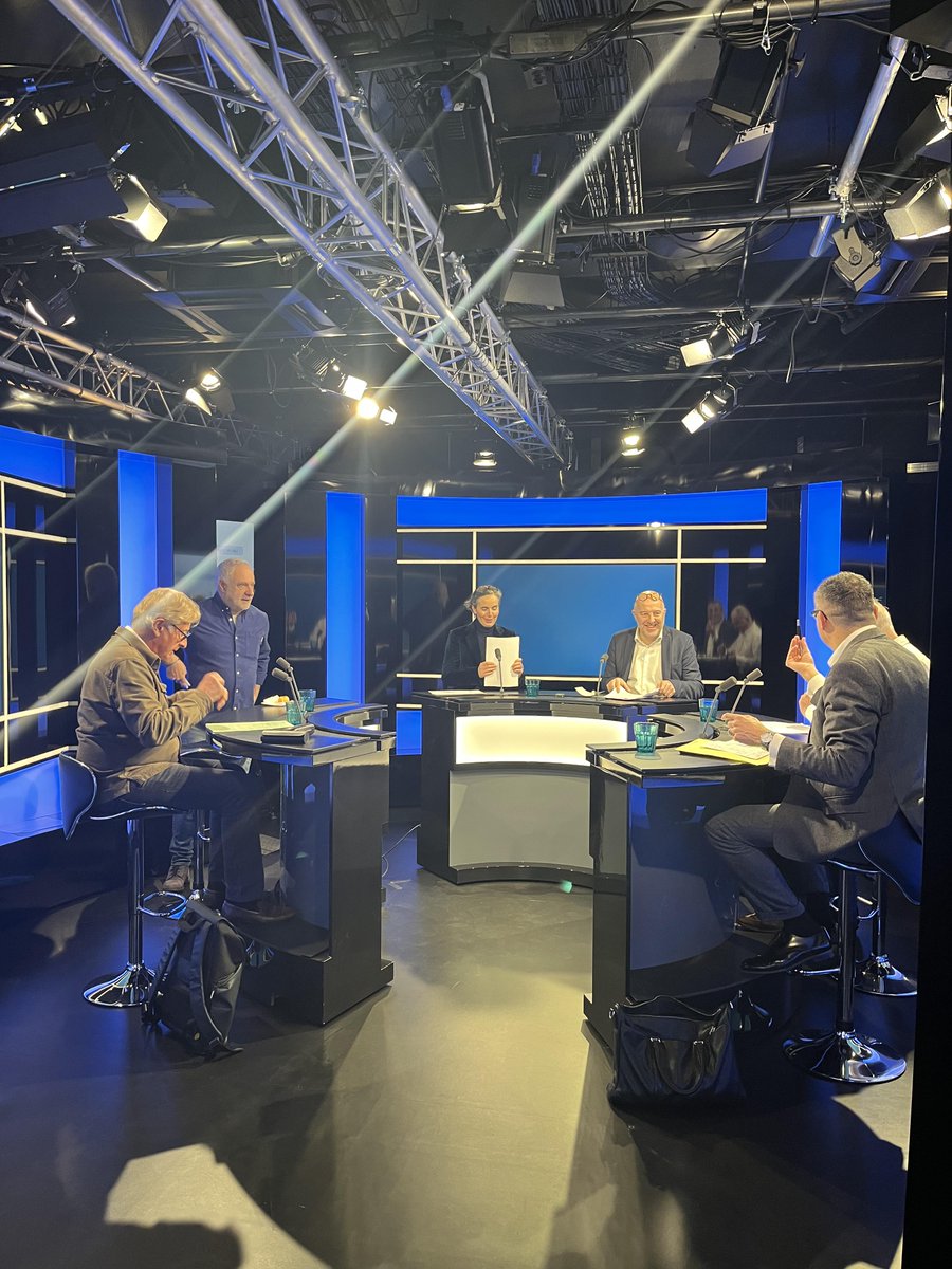 🎙 Hier, l'<a href="/AmeublementFR/">l'Ameublement français</a>, <a href="/la_cnef/">La CNEF</a>  et l'IPEA ont présenté les résultats du #marché de l'#ameublement en 2023, et les perspectives pour la filière en 2024, lors d'une #conférence de presse chiffres. 
➡ Retrouvez le dossier de presse complet ici : lnkd.in/exGW4-ef