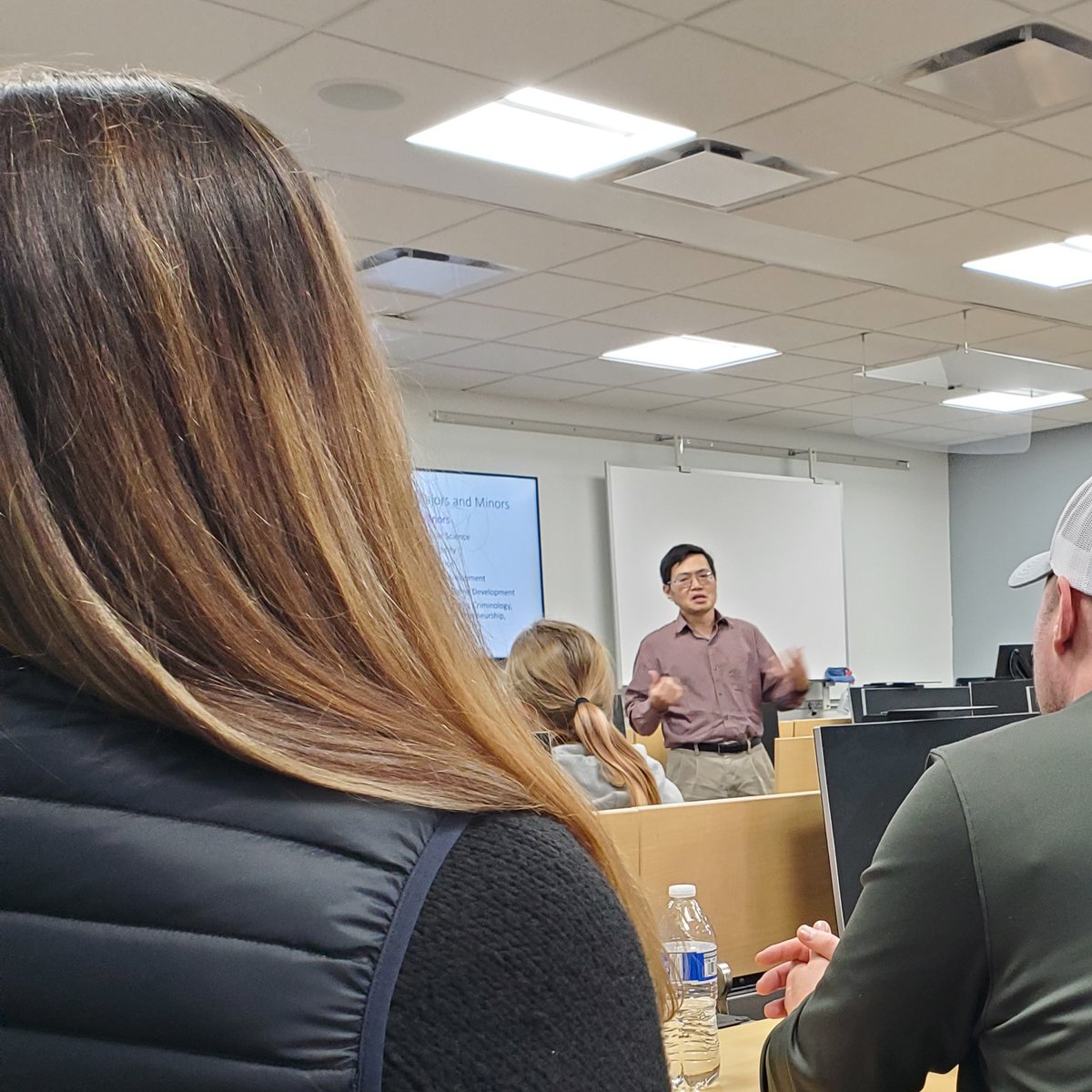 UWWCoLS's tweet photo. The recent Admitted Warhawk Day allowed prospective students to visit our buildings and meet our faculty! https://t.co/EFBxK4nxbi