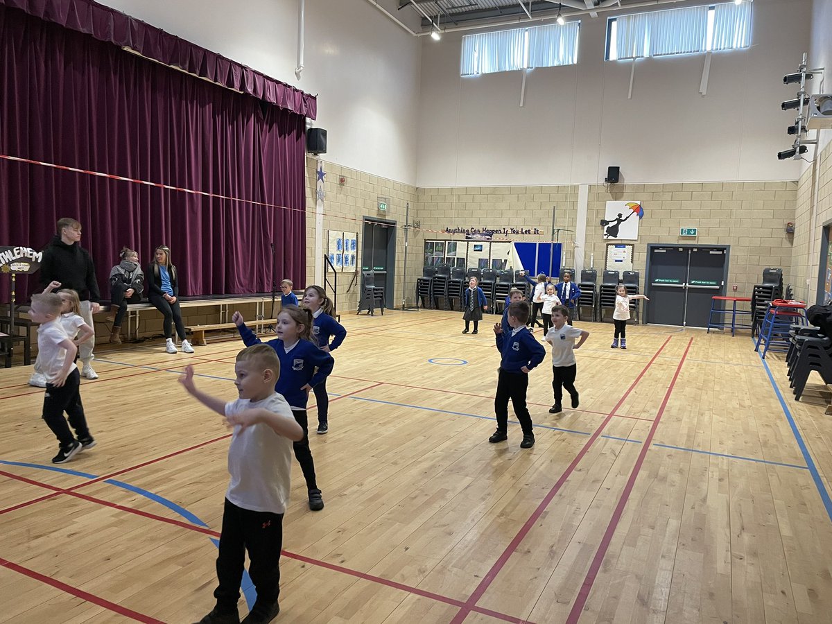 MissThomsonp43's tweet photo. Digi fitness fun! 💃🕺@calderbridgeps @CalderbridgeSC #calderbridgedigital https://t.co/Y5HHZlxC2I