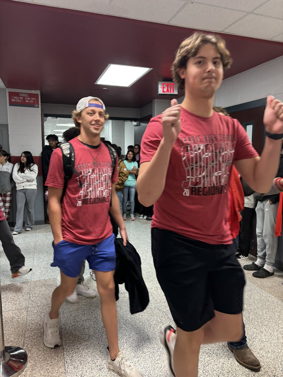 THS_Tigers's tweet photo. Good luck @THS_Aquatics at Regionals tomorrow!!! Swim fast and make some waves! #TheTravisWay #RegionBound https://t.co/YrQHnIxqUx