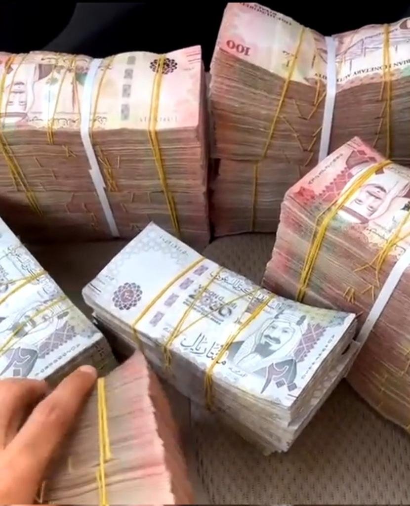 بسم الله يارب 100,000 مائة ألف ريال .. هدية منّي لكم
لـ 5 جـــــاهزين 💚
لكل فائز 20000 عشرون الف ريال

كل اللي عليك
➊فولو 
➋ريتويت
➌ تابعني 
السحب موّثق من الردود والرتويت والمتابعة 

تستاهلون وفالكم الفوز 🤩