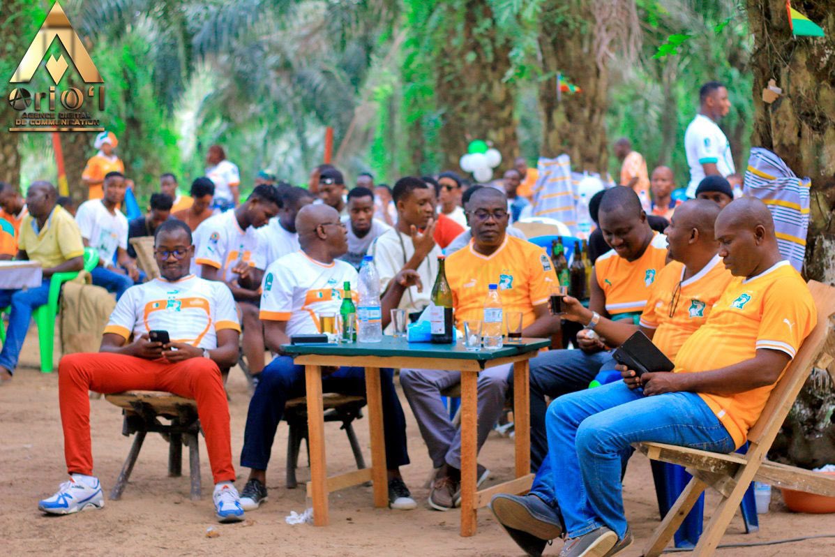 📺 La CAN dans les villages 🇨🇮🪘⚽️🐘

La fête doit être pour tous. 🎈
Avec Ario Agence Digital de Communication, <a href="/AgenceArCom/">ArCOM</a> et l’<a href="/AgenceSicom/">By SICOM 🌐</a>, unis pour soutenir les projets d’animation à Alépé durant la #CAN2023. 

🤭 Confidence : Cette CAN est vraiment la plus belle! 🤩🧡🤍💚