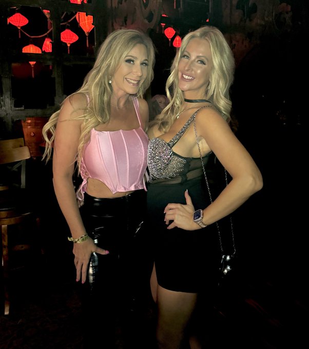 The lighting isn&rsquo;t great, but you get the idea. @VegasAlibi is gonna come spend some time with me this