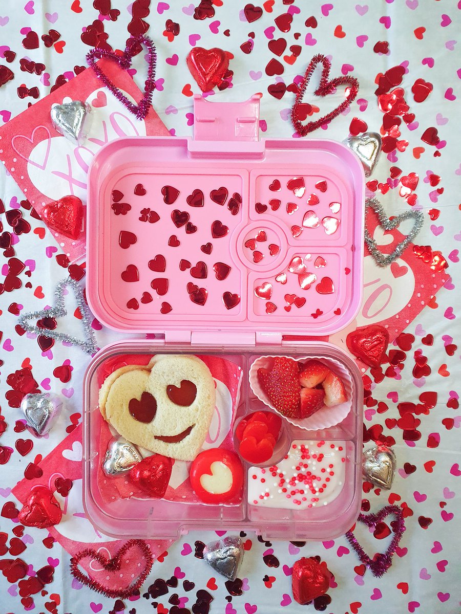 zarinaslunchbox's tweet photo. For Today's lunch Zarina has:

❤️ A PBJ emoji sandwich
❤️ Heart shaped strawberries
❤️ Some strawberry yogurt topped with vday sprinkles
❤️ Heart shaped bell peppers
❤️ A baby bell cheese

Can't forget a special treat! 🍫 https://t.co/L6GFgvuTW1