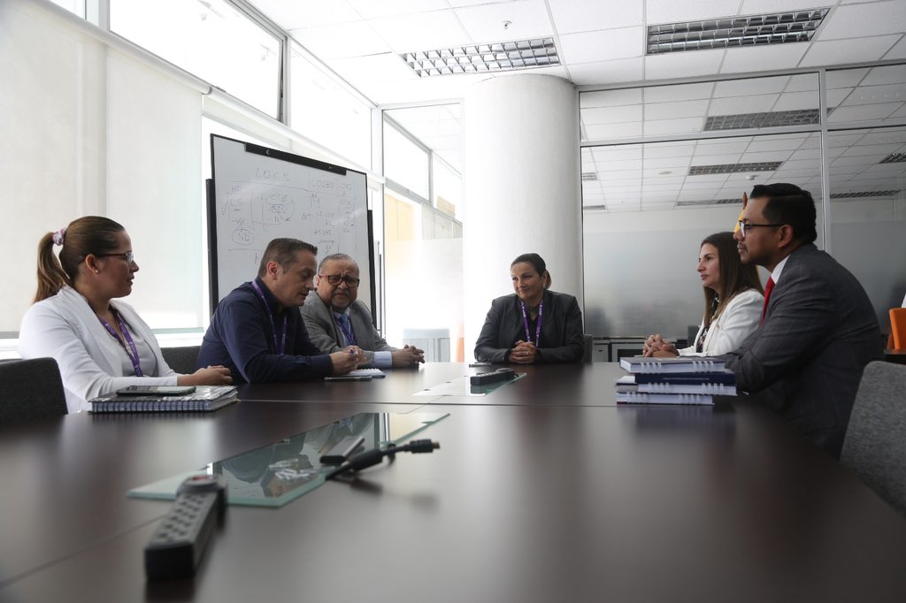 Salud_Ec's tweet photo. Sara Tama, viceministra de @Salud_Ec se reunió con directivos de @utcCotopaxi para generar convenios para la apertura de formación en carreras y programas en el campo de la salud, como: medicina, medicina familiar, enfermería y técnicos de atención primaria de salud (TAPS). https://t.co/TidJwSjCDT
