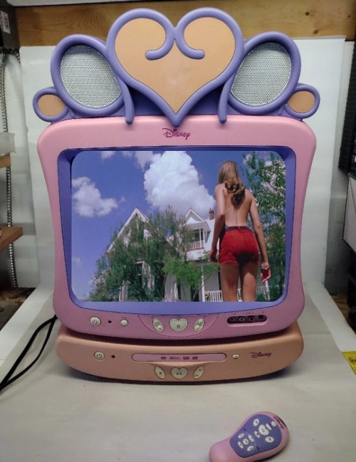 FinalDude78's tweet photo. who all wants to come over tonight and watch the texas chain saw massacre on the disney princess tv??? https://t.co/Rl1eMUvz4W