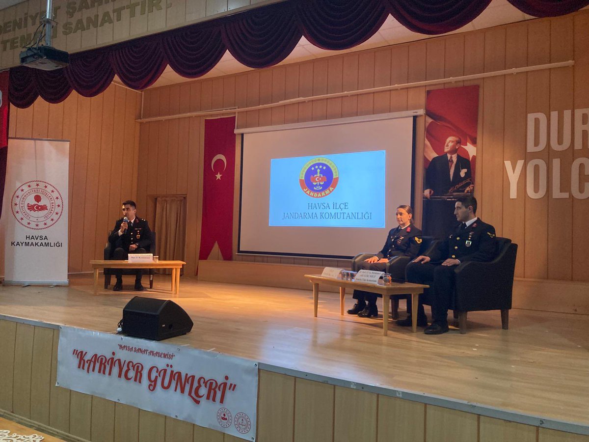 Kaymakamlığımız himayelerinde hazırlanan “Havsa Kariyer Günleri”nin 2. gün öğlen oturumları; Tarım ve Orman Müd Yavuz KARTAL, Zir.Yük.Mü. Fatih SARI,Vet. Hek. Erol ESER, J.Ütğm. Mert KİP, J.Asb. Çvş. Mehmet Ali GÖÇMEZ, J. Asb.Üçvş. Canset DİKE'nin katılımlarıyla gerçekleştirildi.