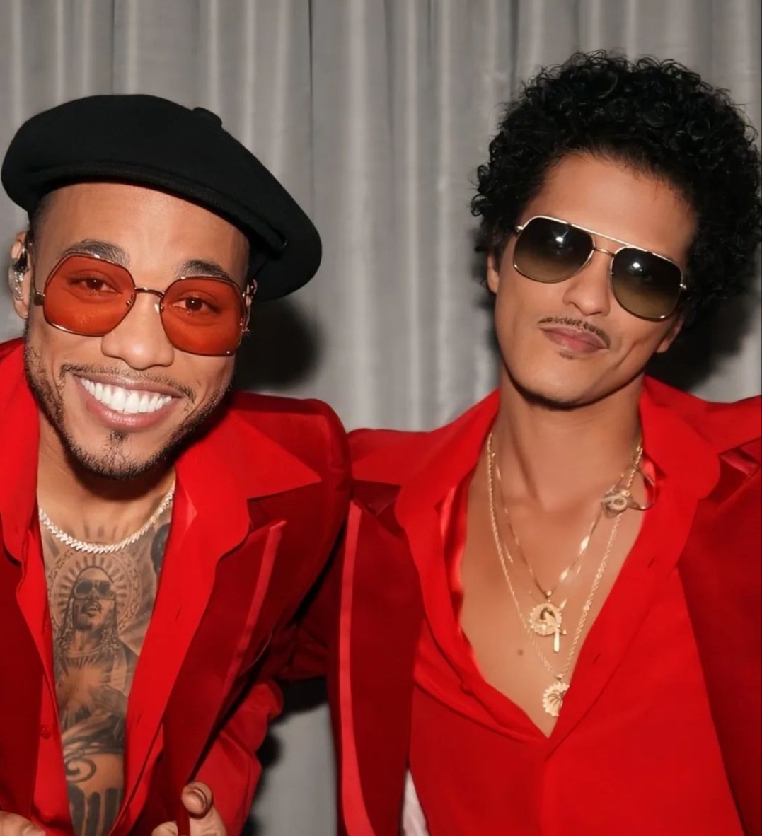 HooligansBlueG's tweet photo. More than a fella, he's a brotha! 
Congrats and best wishes to our Silk Sonic idol.
Your beautiful and contagious smile captivates all of us, your  fans.
Happy Bday, Andy!
Long life to our beloved and smiley idol.
We love you! @BrunoMars #andypaak #bm4 https://t.co/fLgsIHdBQK