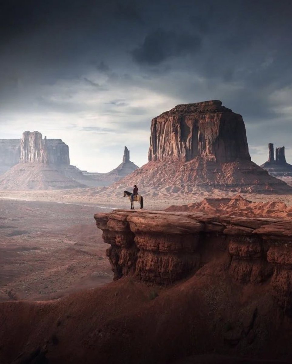 earthcurated's tweet photo. Monument Valley - just like a western movie https://t.co/041jpqypnH