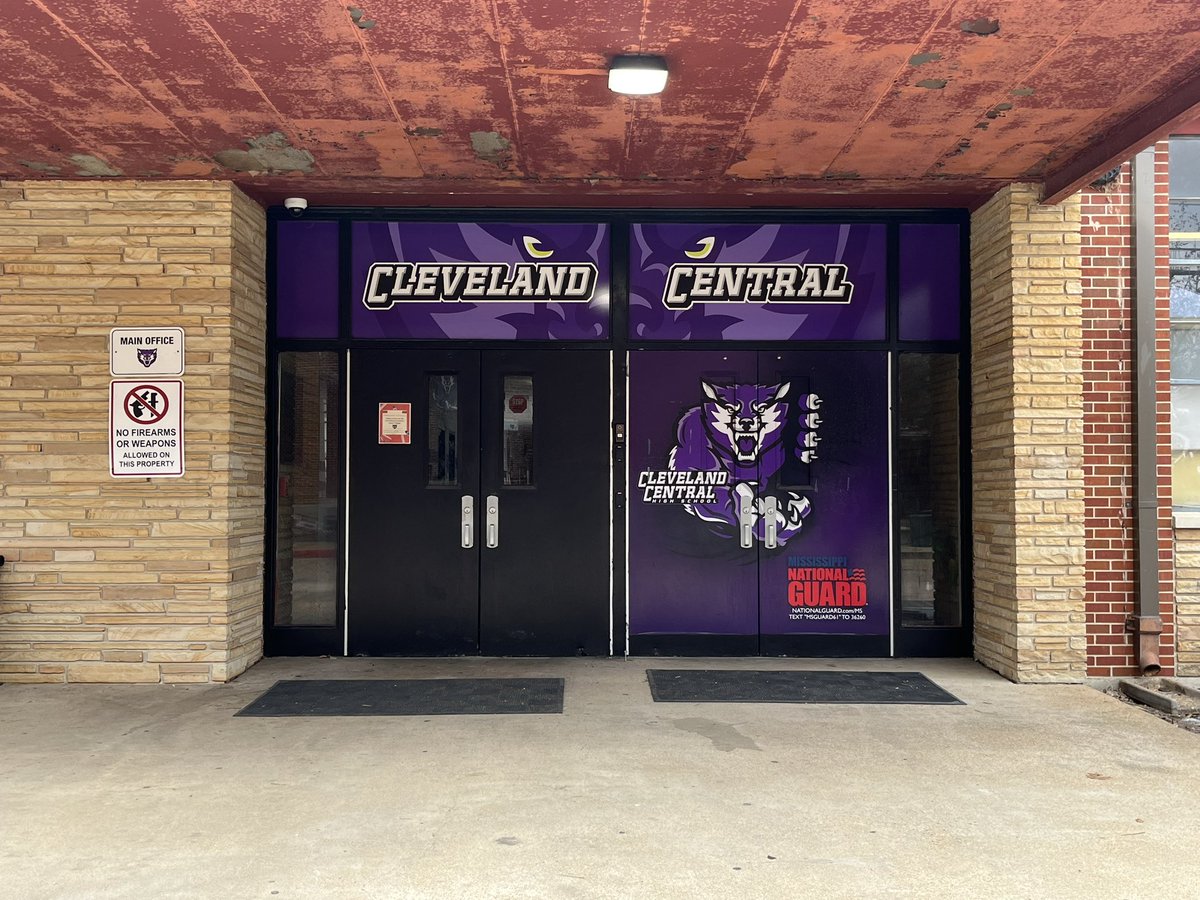 📍 Cleveland Central (Miss.) HS 

The Wolves have a handful of under the radar players. The school has several #D1 players in the making including some SPEED. 

Several players are coming from this program the next few years.