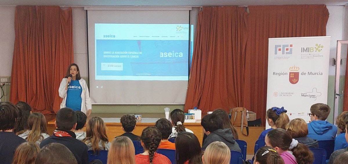 Ireneimmlgi's tweet photo. Hoy he disfrutado con l@s niñ@s de 5° de Primaria del @CBMMarianoAroca. Gracias a la iniciativa #CÓNOCELAS de @ASEICAnews por el #DíaInternacionaldelaMujerylaNiñaenlaCiencia, les he explicado mi trabajo en el @IMIB_RMurcia. ¡Y hemos hecho experimentos que les han encantado!#11F https://t.co/Sj9hPZJwXr