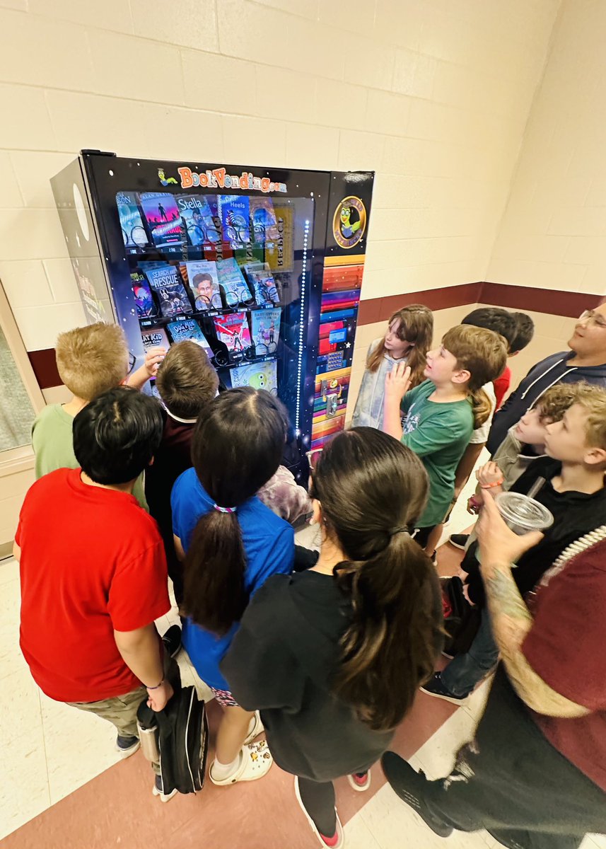 TaraJacob5's tweet photo. Our FSE kiddos are busy gobbling up books from our new Book Vending Machine. We can't thank @FloresvilleISD Education Foundation enough for their generous investment in our students' love for reading! https://t.co/8OGqXGNOPM