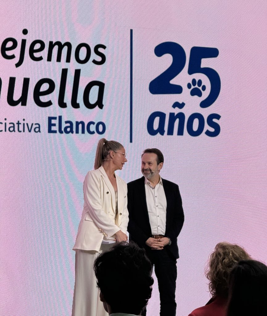 Hoy he participado en el 25 cumple del programa #DejemosHuella de Elanco. Se ha premiado a 20 iniciativas de integración social y terapia con animales de asistencia. Ejemplos admirables que hacen una sociedad mejor y más humana.👇 Fotos: @Corresponsables @animalshealthes