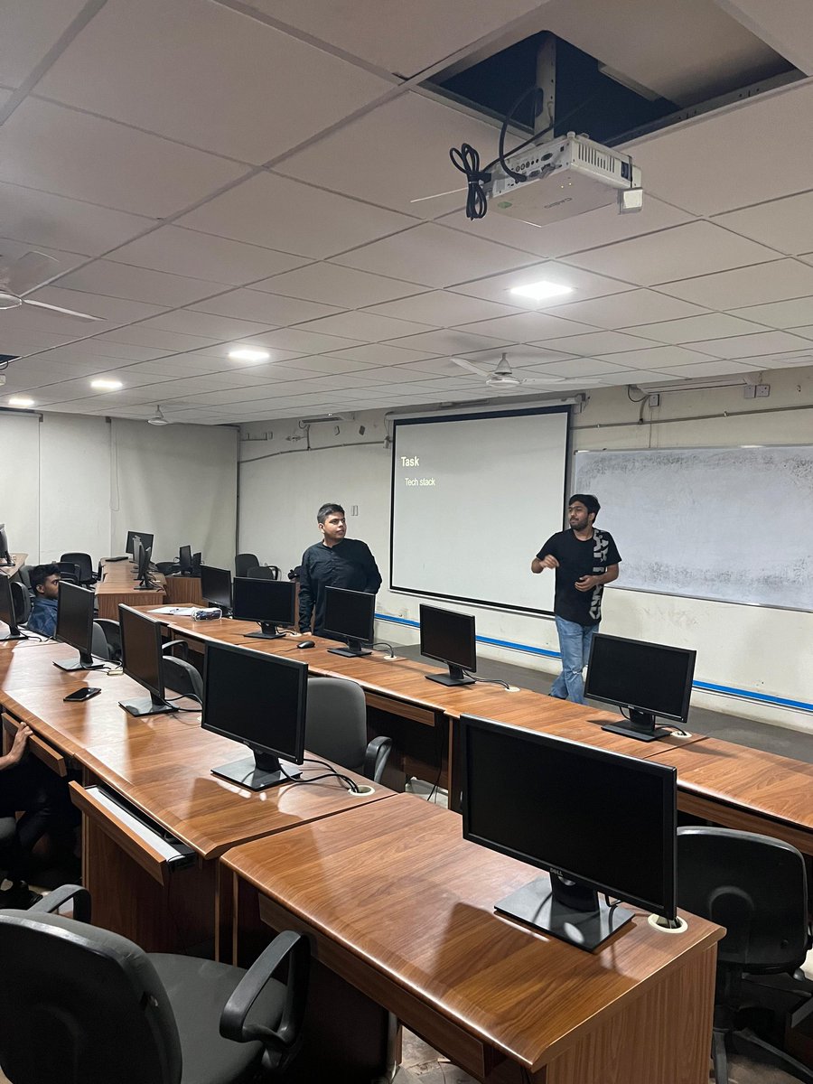 adarsh_078's tweet photo. Move one step at a time
-> learning about decentralised data.
-> Conducted 2nd session of Pulse on "All About Programming language"
#100DaysOfCode #programming #Blockchain https://t.co/k7g6UQVF6B